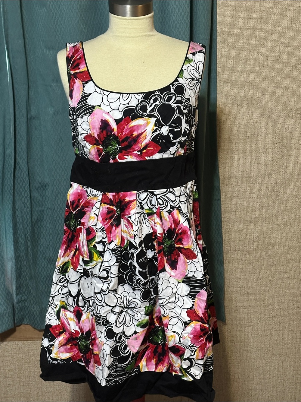 Corey P Floral Scoop Neck Sleeveless Dress - Pink & Black